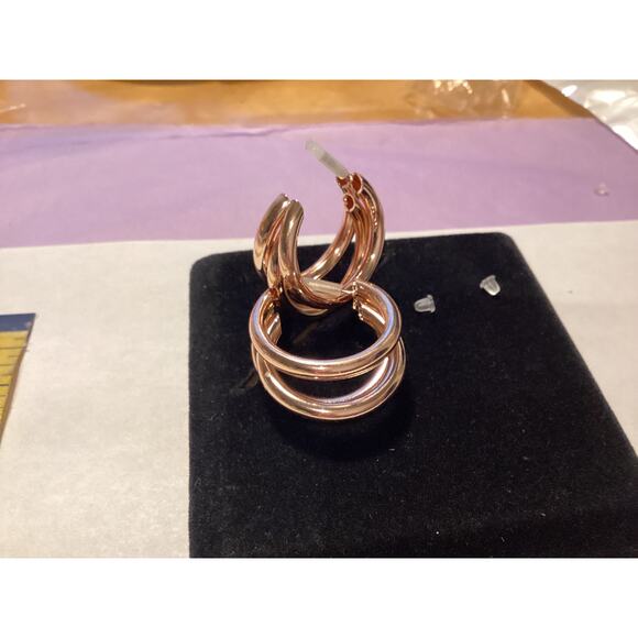 4264 NWOP 1" Rosegold Geometric Triple C Hoop Lightweight Earrings - Picture 2 of 3